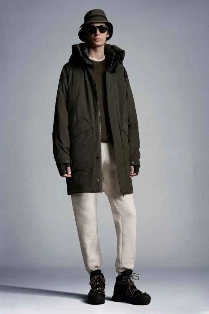 Store Edition) Moncler Long Padding Tessie/Khaki/Size 3