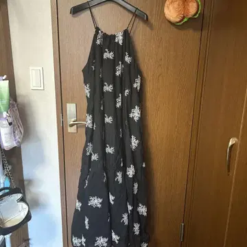 블랙 자수 슬리브리스 롱 원피스