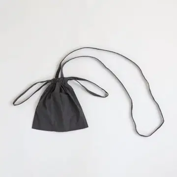 끈 조절 가능 스트랩 달린 XS 사이즈 회색 가방