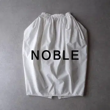 새상품급 노블 18만 코쿤 스커트 맥시 스커트 화이트 Noble