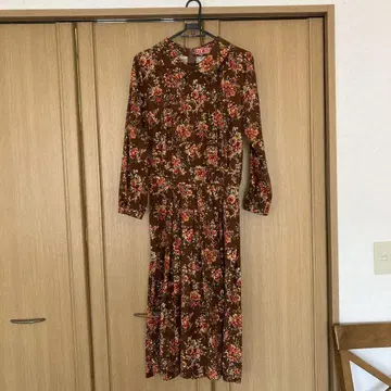 아츠키오니시 브라운 꽃무늬 원피스