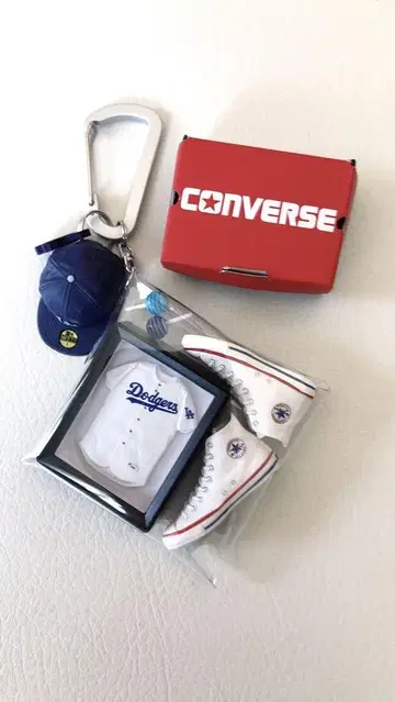 가챠 파우치 CONVERSE 다저스 뉴에라