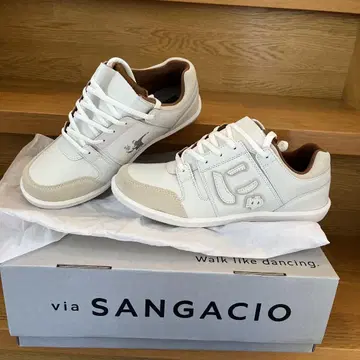 via SANGACIO 넵즈 뱅크시 콜라보 스니커즈