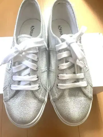 SUPERGA 실버 스니커즈 통굽
