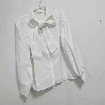 continuer de NICE CLAUP 리본 타이 블라우스