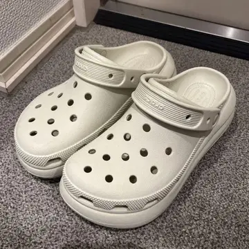 Crocs 화이트 크로그 샌들