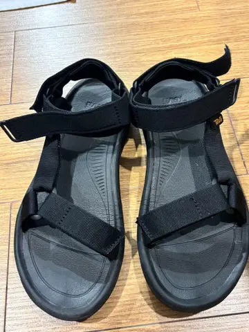Teva 블랙 스포츠 샌들