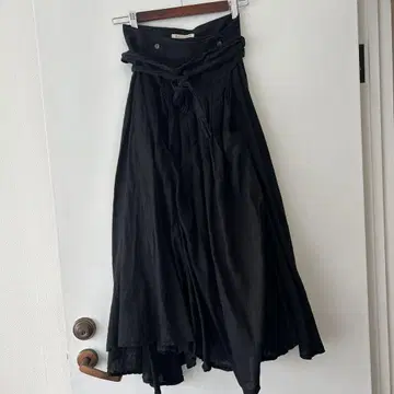 BLACK CRANE 플레어 스커트 블랙