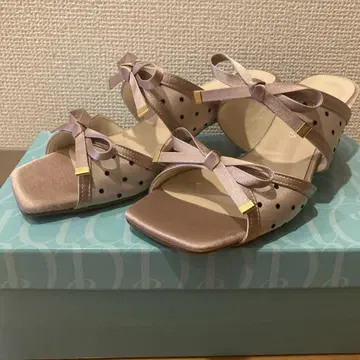 도트 무늬 더블 리본 뮬 샌들 베이지