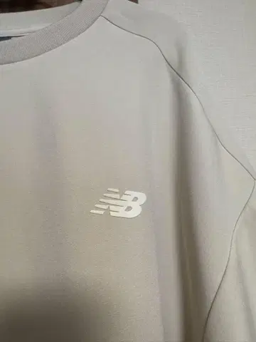 New Balance 크림색 오버 사이즈 티셔츠 JPN 2XL