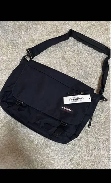 EASTPAK 이스트팩 숄더백 메신저 백