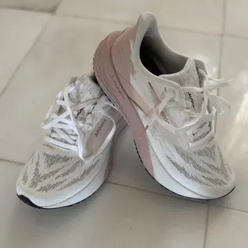 BROOKS Launch11 (출시 11 화이트/핑크/25.5cm)