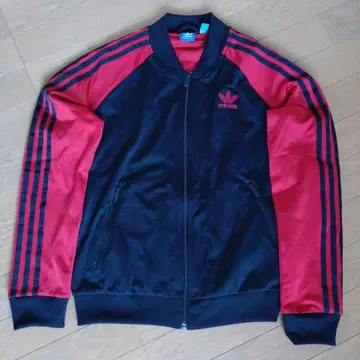 아디다스 오리지널스 adidas 뒷면에 트레포일 자수 장식 OT