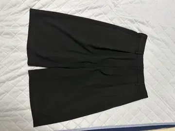 2개 주름 접힌 루즈한 바지 반바지