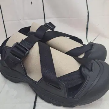 새상품급 킨 KEEN 샌들 제라포트 II 25.5cm