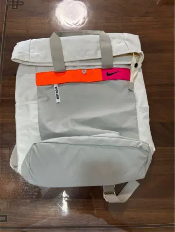 Nike 롤 탑 백팩
