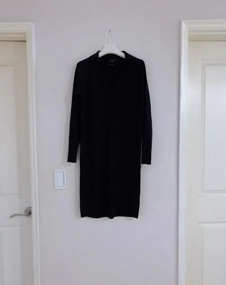 Massimo Dutti Black Midi Cra V-neck Knit Onepiece