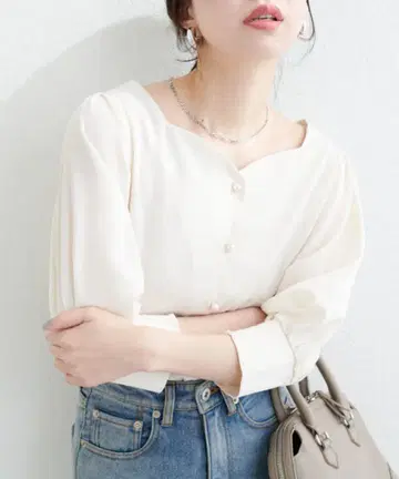 새상품 natural couture 하트 넥 퍼프 슬리브 블라우스 화이트