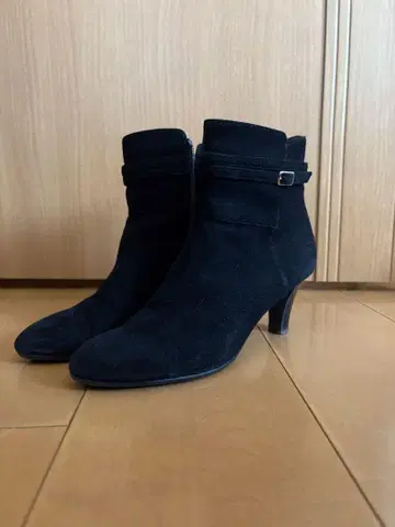 블랙 스웨이드 부티 23.5cm