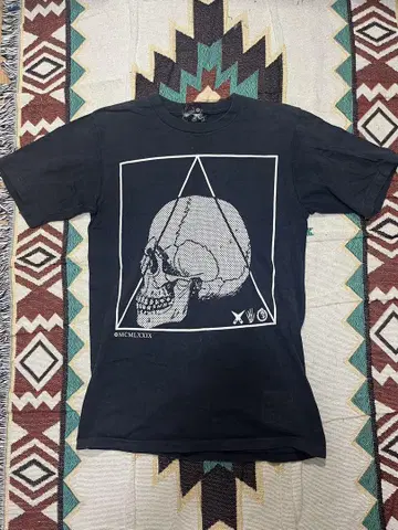 Volcom 스컬 프린트 티셔츠 페이드