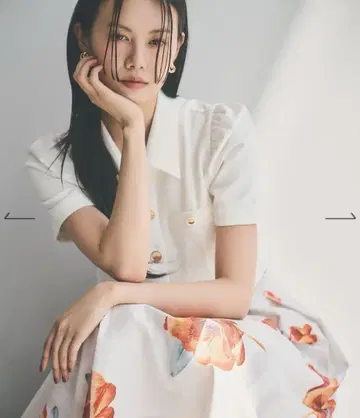 예약  선셋 플라워 턱 플레어 스커트