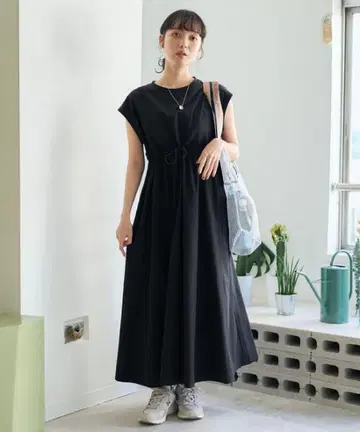 허리 절개 프렌치 슬리브 원피스