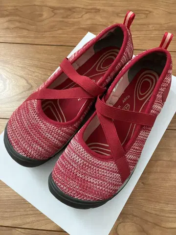 KEEN 킨 HUSH KNIT 해시 니트 멜리 제인 24.5