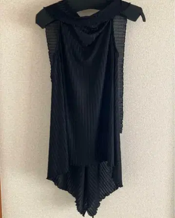 비대칭 연미복 같은 베스트