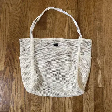 새상품급 스탠다드 공급 메쉬 토트백 미사용에 가깝습니다.