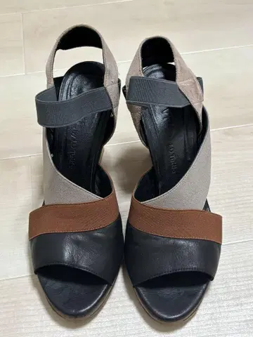 웨지 힐 샌들 크로스 스트랩 블랙 브라운 그레이