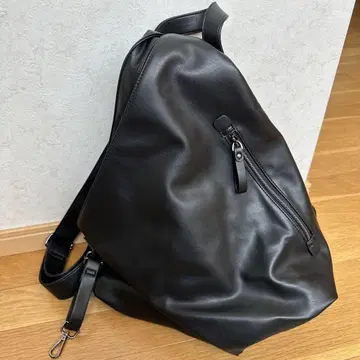 그랑데 그레이스 삼각형 백팩 블랙