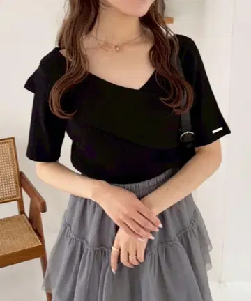 새상품 NICE CLAUP 한국풍 비대칭 니트 블랙