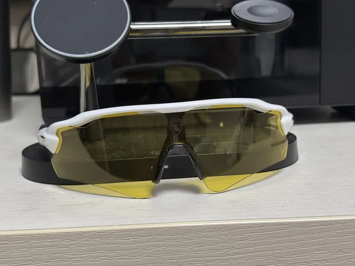 Bicycle Goggles with Photochromic Lens (Worn Once)
