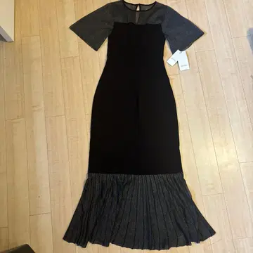 SNIDEL 플레어 스커트 원피스 F 009(BLK)