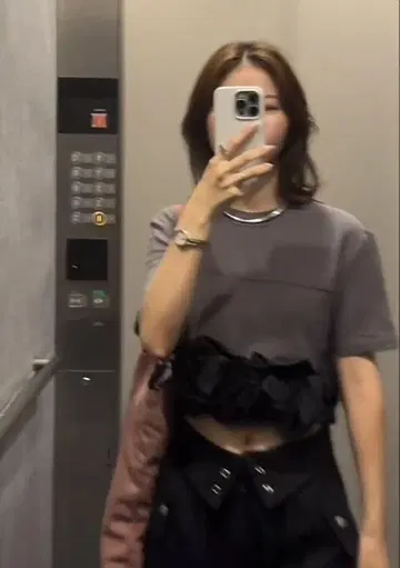 Flower Motif T-shirt/플라워 모티브 티셔츠