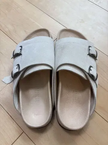 BARNEYS NEW YORK 화이트 컴포트 샌들