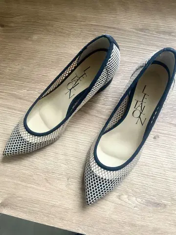 루타트론 펌프스 21.5cm
