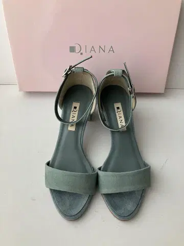 DIANA 다이애나 스트랩 와이드 힐 샌들 very 게재 21.5