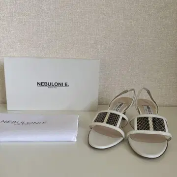 NEBULONI E. 화이트 스트랩 샌들