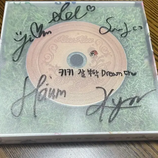 키키 KiiiKiii 친필싸인 앨범 ㅂㅁ