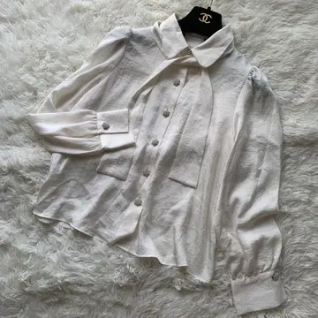 자라 드레이프감 비쥬 장식 보타이 아이보리 블라우스 M