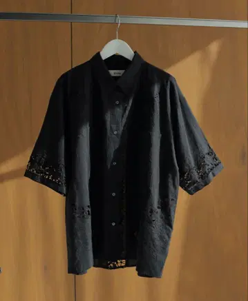 새상품 택 포함 anuke Cutwork Lace Shirts