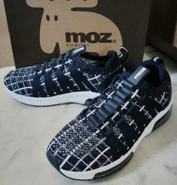 moz 스니커즈 블랙 화이트 23.0