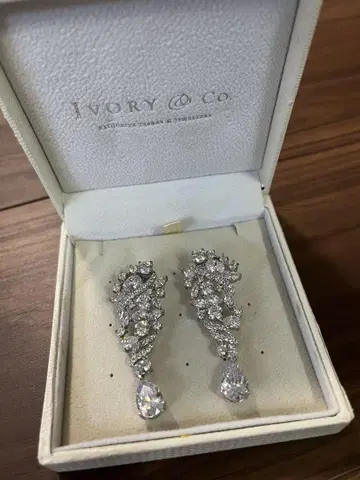 Ivory & Co. 크리스탈 드롭 귀걸이