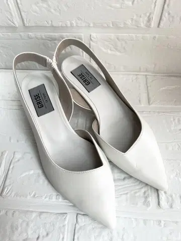 루타롱 리즈 화이트 펌프스 22cm