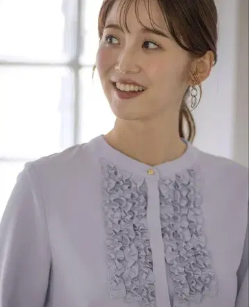 any SiS [세탁 가능] 프릴 디테일 블라우스