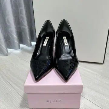 DIANA 펌프스 에나멜 블랙 25
