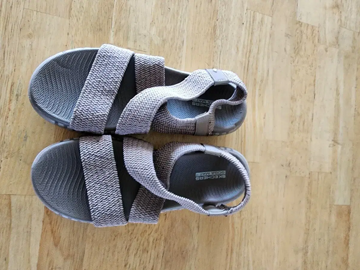 (New product, rubber band defect) Skechers 220 Sandals Slippers Plantar Fasciitis Shoes Authentic
