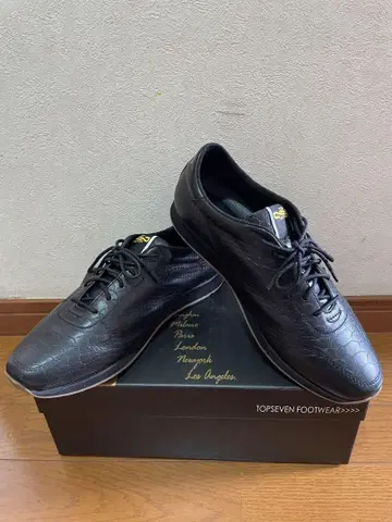 TOP SEVEN FOOTWEAR 블랙스 스니커즈