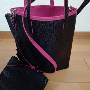 라코스테 블랙과 핑크 토트백